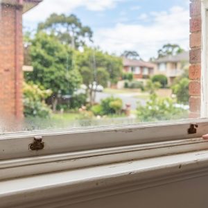 8 Signs It’s Time to Replace Your Windows (and Why Double Glazing Matters)